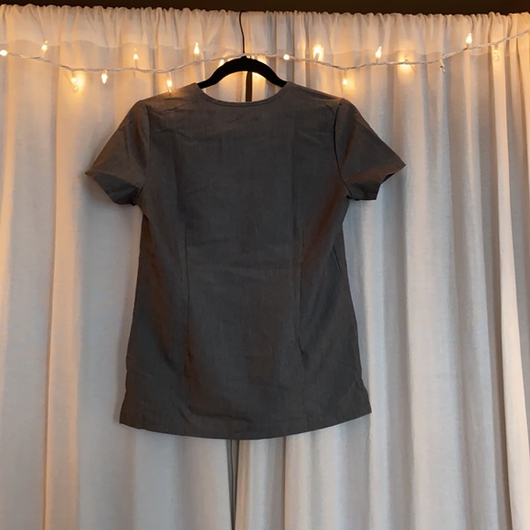 Figs | scrub top | graphite - Picture 5 of 5